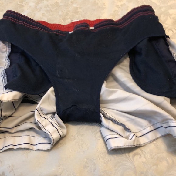 H & M LARGE SHORTS SWIM TRUNKS - RED NAVY CREAM  ELASTIC WAIST MESH LINER - #109 - Picture 9 of 13